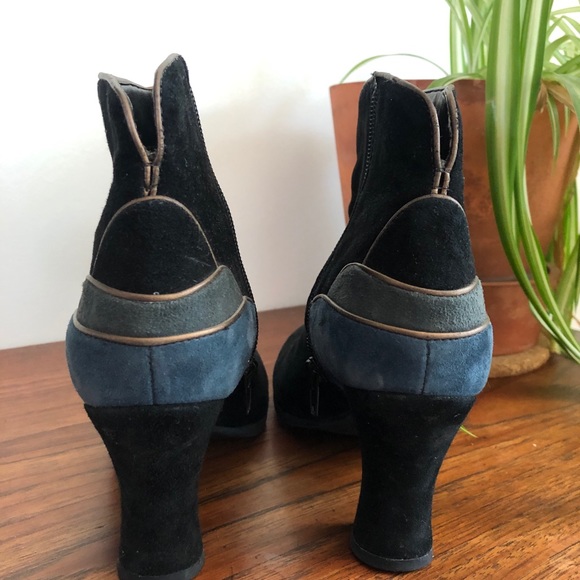 Clarks Suede booties - Picture 2 of 6